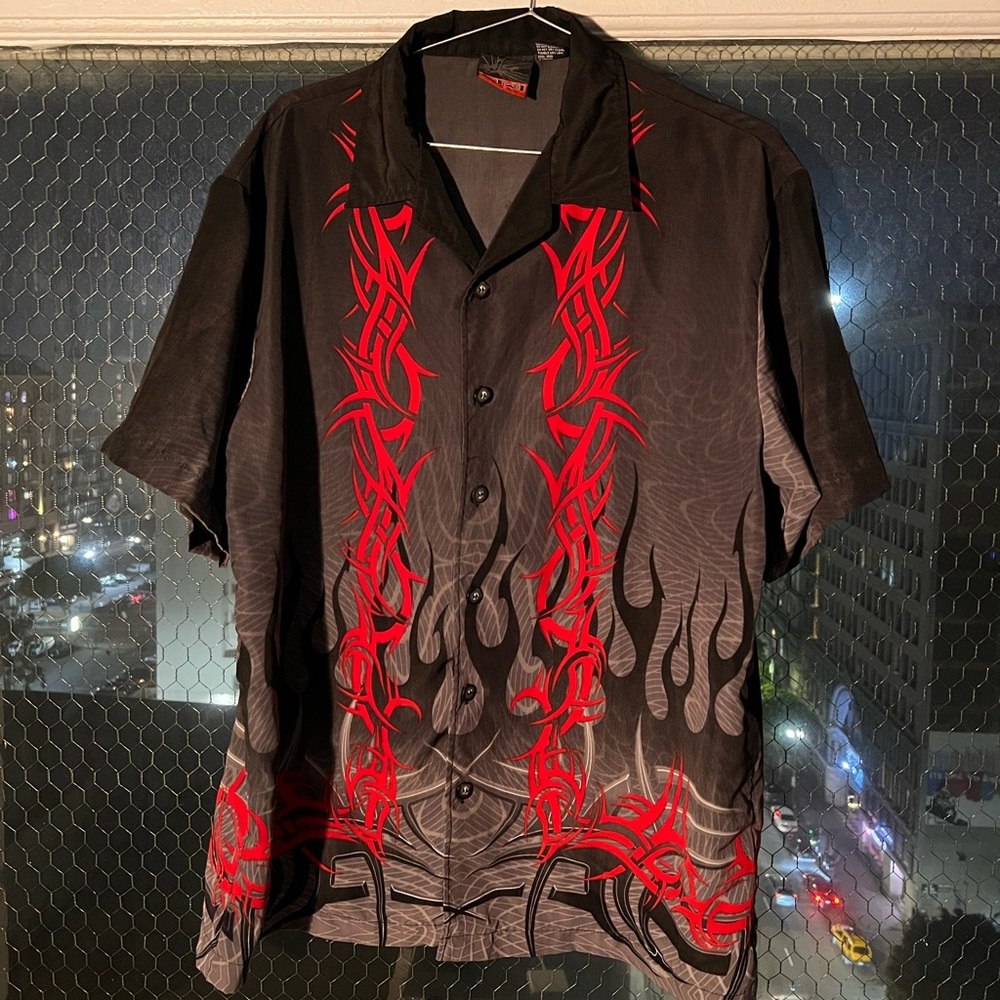 ViNTAGE TRiPPY TRiBAL FLAMES BUTTON UP